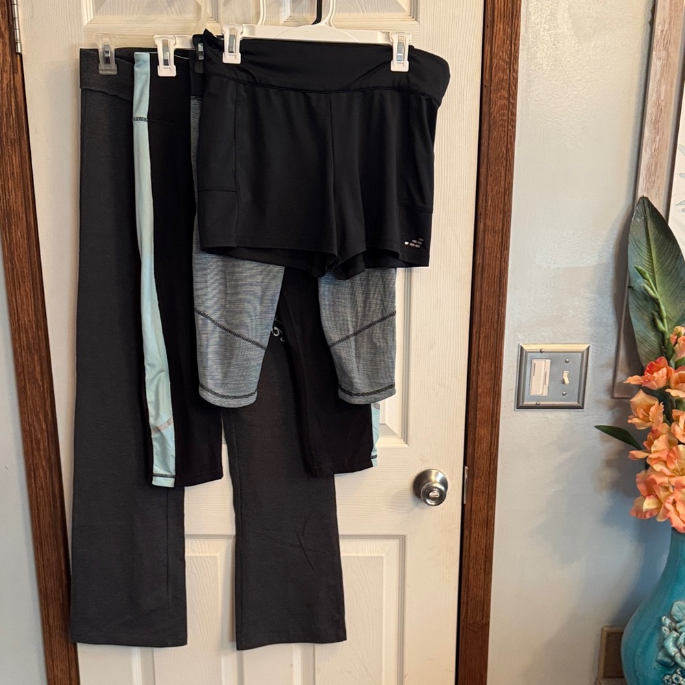 5p Women’s Small Black and‎ Gray Athletic Shorts and Pants Set